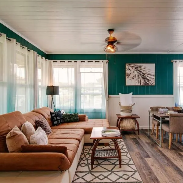 NEW - Hula House wAC- 3BR- Hilo Town，位于希洛的酒店