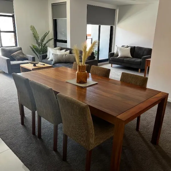 Modern apartment in Central Geelong!，位于吉朗的酒店