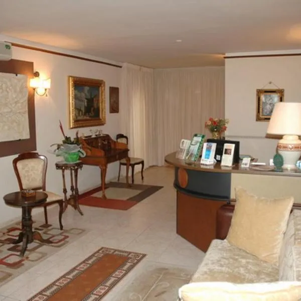肯纽西恩酒店，位于Montegrosso的酒店