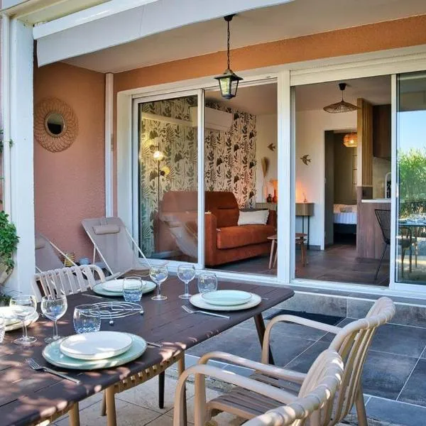 Appartement avec piscine，位于于泽斯的酒店