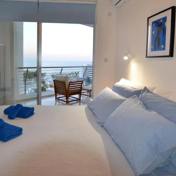 Awesome Sea & Marina View City Center 1 Bdr Flat，位于拉纳卡的酒店