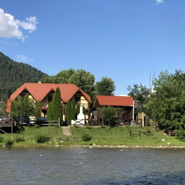 На березі Черемошу，位于韦尔霍维纳的酒店