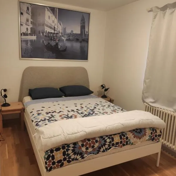 Small Double Room in very quiet and cosy House，位于迪本多夫的酒店