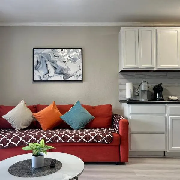 Cozy Galveston Beach Front Condo，位于加尔维斯敦的酒店