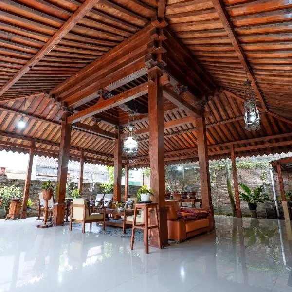 Omah Ralin Family Homestay with Spacious Joglo House，位于Timuran的酒店