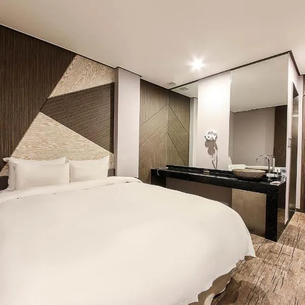 The Oreun Echae Hotel，位于济州市的酒店