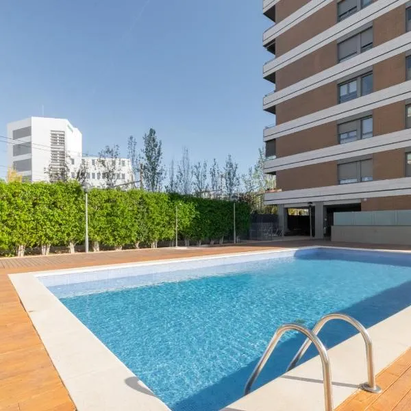 Penthouse with Private Terrace & Pool Access，位于科尔内拉德罗布雷加特的酒店