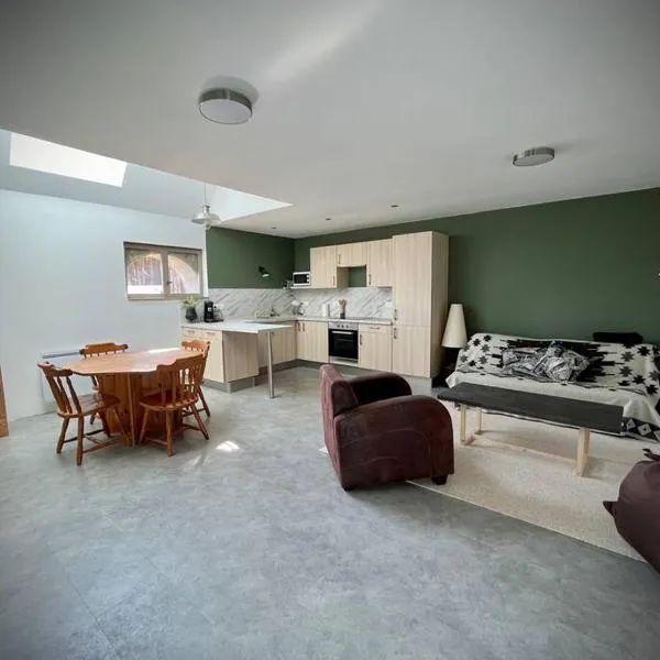 Chez Romain- Logis cosy proche Annecy，位于吕米伊的酒店