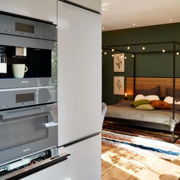 EDLER WOHNRAUM Luxuriöses Studio im Zentrum mit Balkon, Kaffeevollautomat, Klima & Parkplatz，位于茨维考的酒店