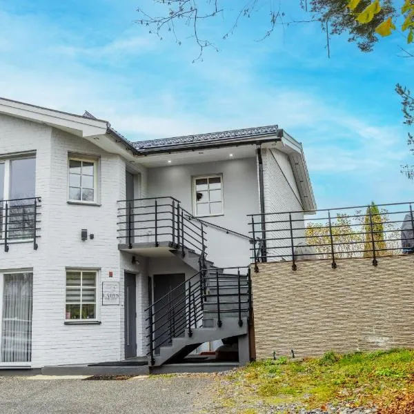 Villa i Sollentuna - Lyx, Komfort och Privat Gym，位于索伦蒂纳的酒店