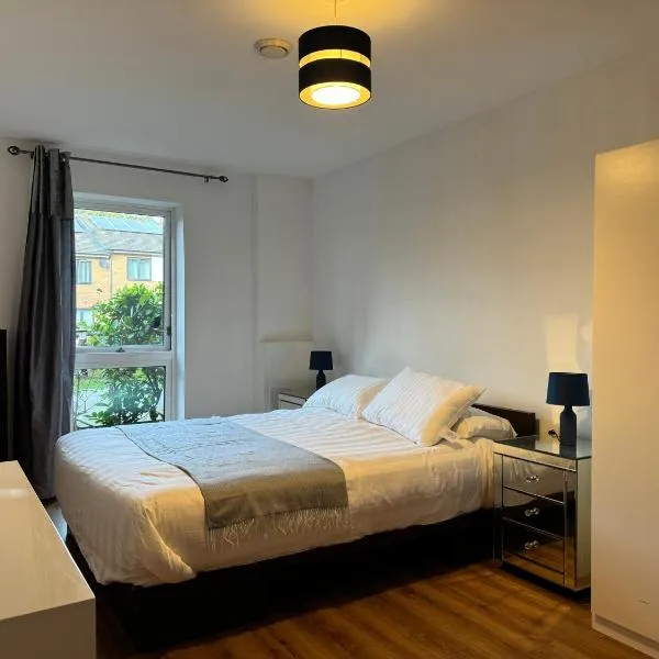 Greenwich 2 bedroom apartment，位于布罗姆利的酒店