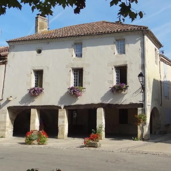 Les Hirondelles，位于Fourcès的酒店