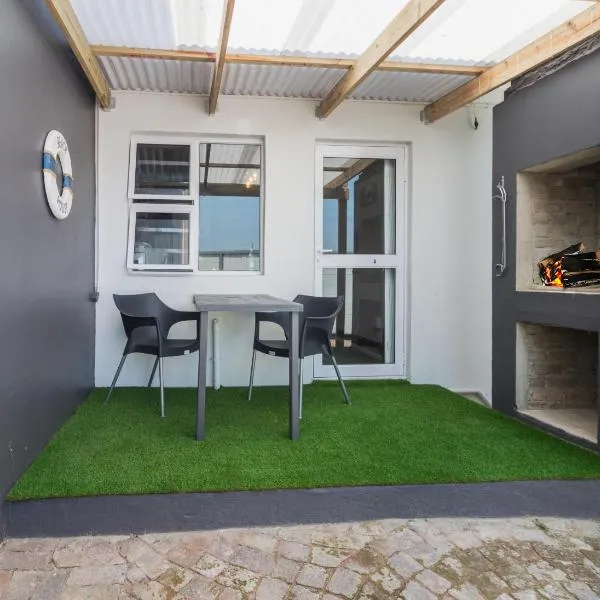 Hartenbos Breakaway - BeachHouse Cottage，位于莫塞尔湾的酒店