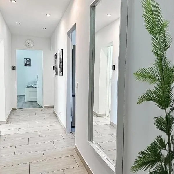 Moderne 3-Zimmer-Ferienwohnung bei Frankfurt - frisch renoviert, zentral gelegen und perfekt für Familien und Business-Trips，位于埃格尔斯巴赫的酒店
