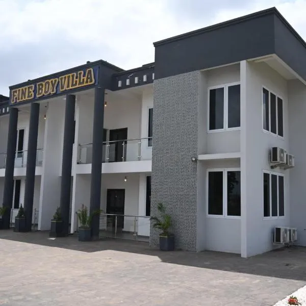 Fine Boy Villa, Luxe Two-Bedroom Apartments in Tema Community 25，位于特马的酒店