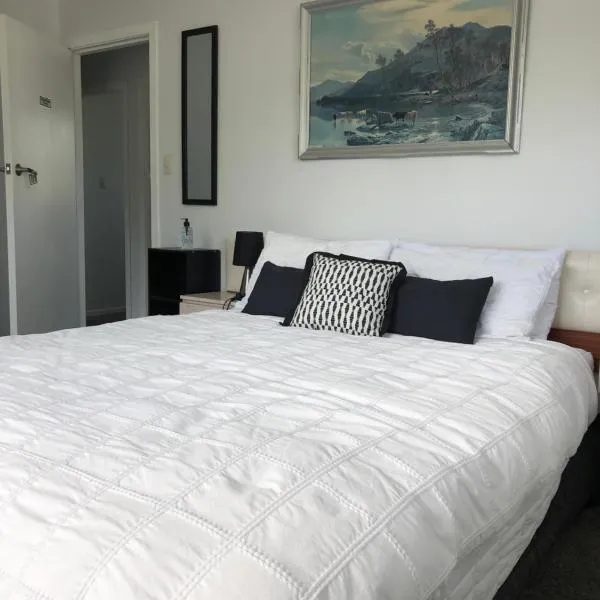 Inglewood shared Home BNB，位于新普利茅斯的酒店