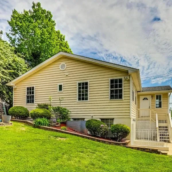 Entire 4 bedroom familyfriendly basement apartment, MetroWalk，位于洛克维尔的酒店