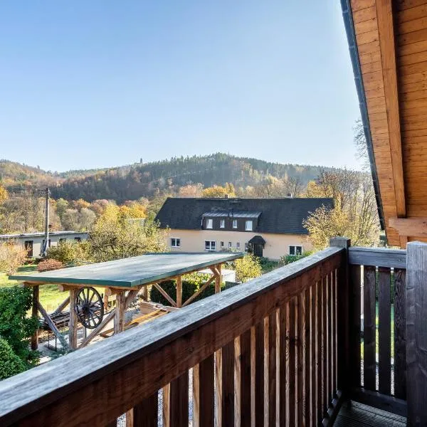 Blockhaus - Ferienwohnung Sunrise，位于Erdmannsdorf的酒店