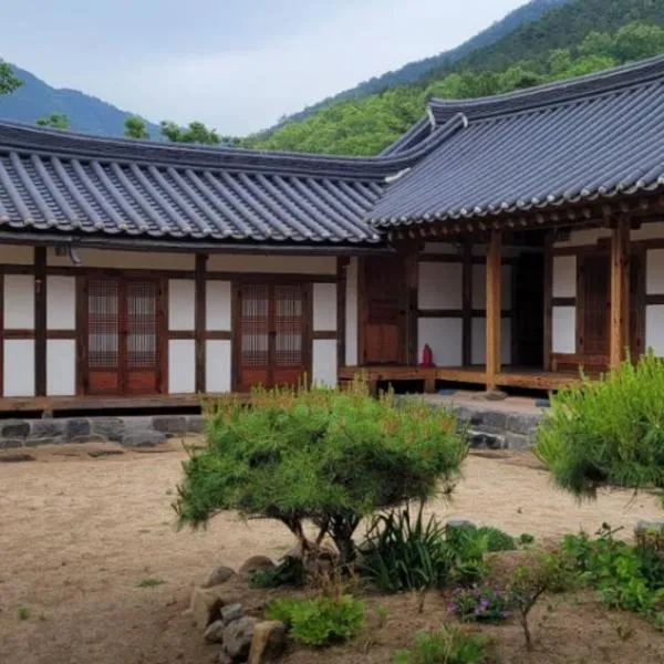 Healing hanok in Otgol village，位于大邱的酒店