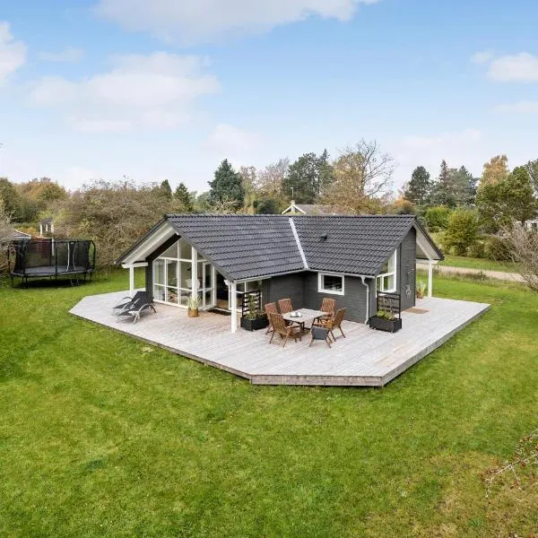 Awesome Home In Præstø With Wifi，位于普赖斯特的酒店