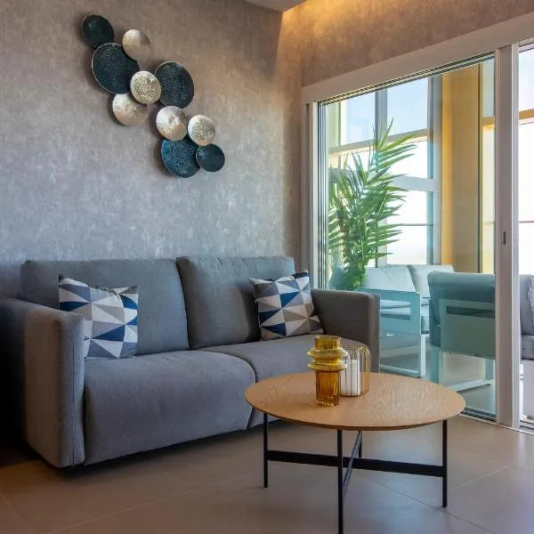 INTEMPO SKY RESORT in BENIDORM TOP PREMIUM APARTAMENTS，位于贝尼多姆的酒店