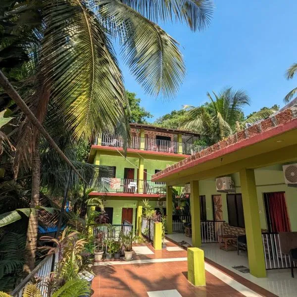 Luciano Guest House，位于阿姆波尔的酒店
