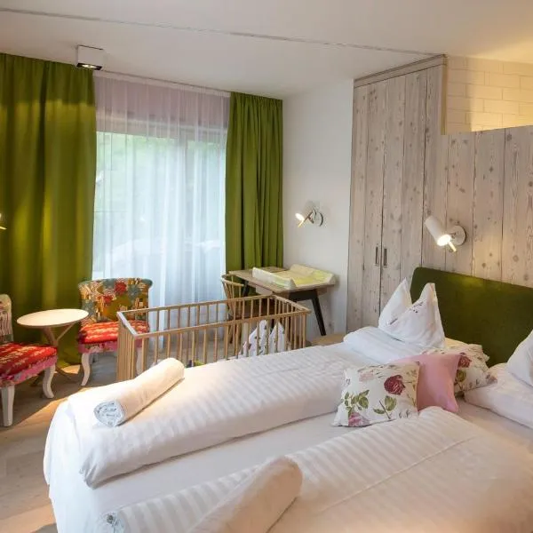 Familienhotel Felsenhof，位于弗拉绍的酒店