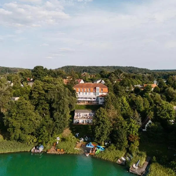 Strandhotel Vier Jahreszeiten Buckow，位于布科的酒店