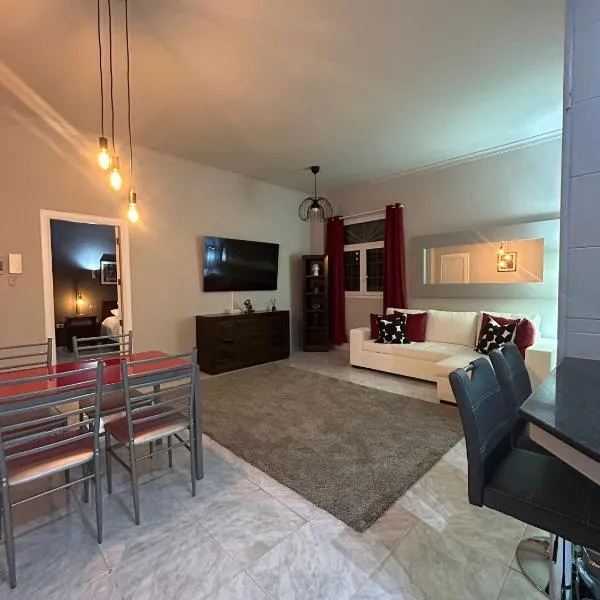 Basement apartments，位于圣巴托洛梅的酒店