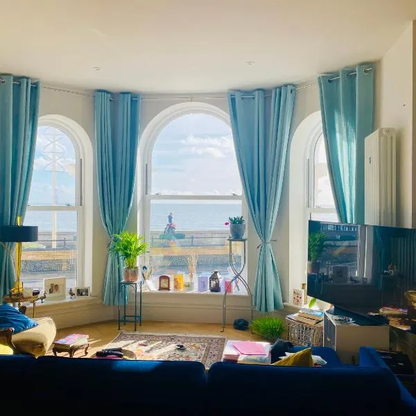 One Double bedroom with en-suite in a 2-bedroom flat at the Royal - Homestay - not Hotel，位于博格诺里吉斯的酒店