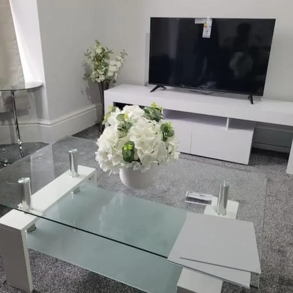 Large 5 Bed in Sheffield, Near City Centre & Parks，位于Nether Edge的酒店