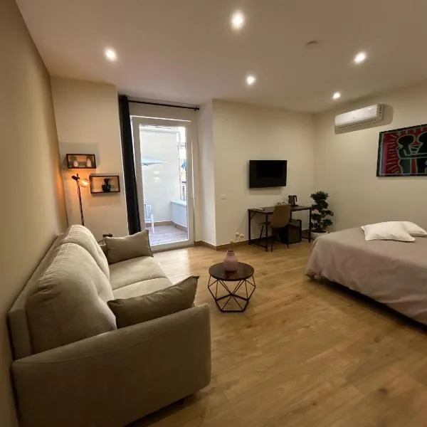 Somnia Luxury Rooms，位于那不勒斯的酒店