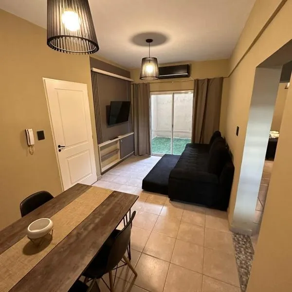 Apartamento Céntrico para 4 personas con Patio，位于圣地亚哥-德尔埃斯特罗的酒店