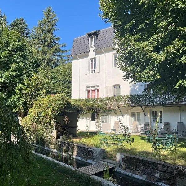 L'Etoile Maison d'hôtes Demi-pension，位于La Bastide-Puylaurent的酒店