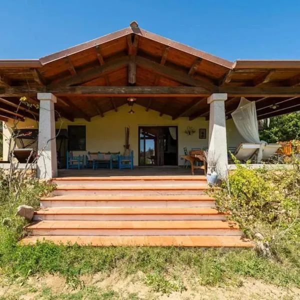 Al mare a Capo Comino，位于Capo Comino的酒店