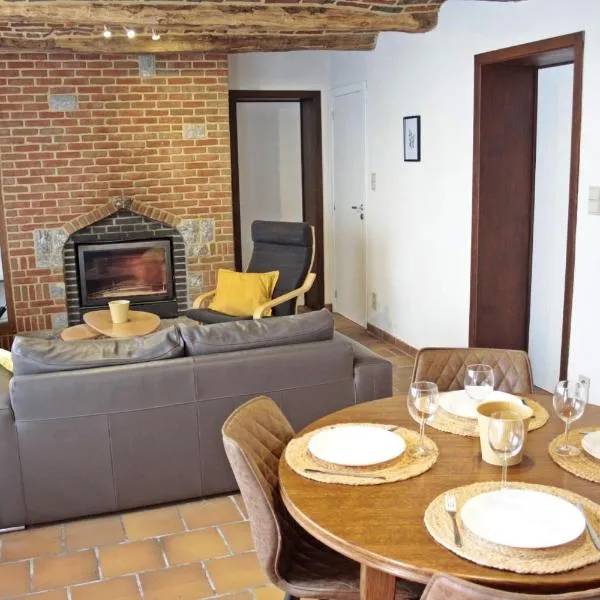 La Maisonnette - Parking, jardinet & calme，位于图尔奈的酒店