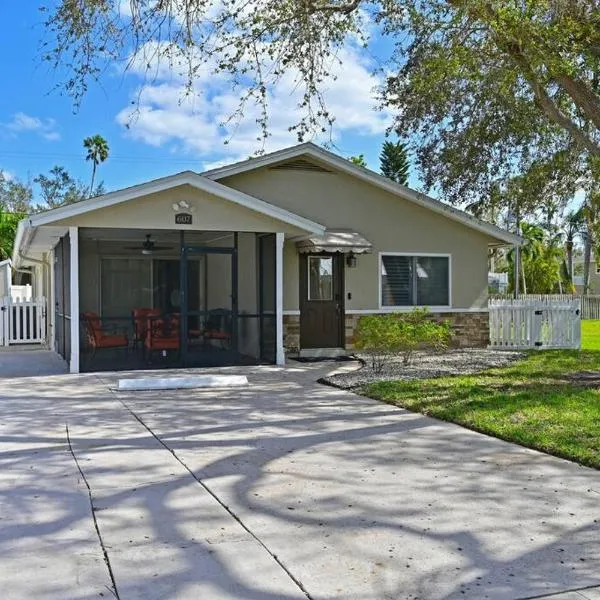 Bradenton Escape with Private Heated Pool，位于布雷登顿的酒店