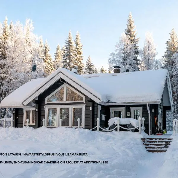 Lähderinne - 2 bedroom log cabin, private beach, wifi & sauna，位于Puolanka的酒店