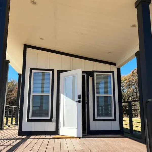 Texoma Getaway - Tiny House on a Pharm，位于Cartwright的酒店