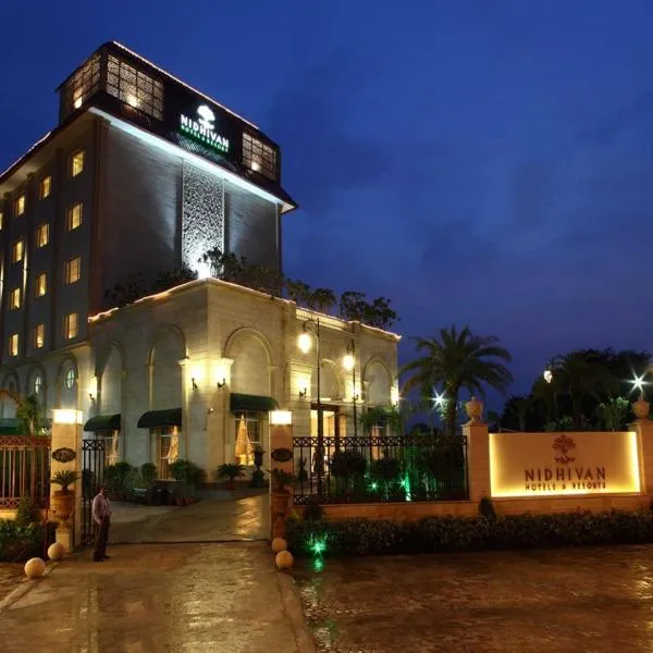 妮迪文萨诺瓦门廊酒店，位于Chhāta的酒店
