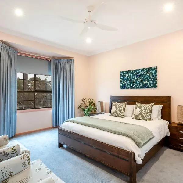 Family Beach House Near Barwon River & Beaches，位于巴旺赫兹的酒店