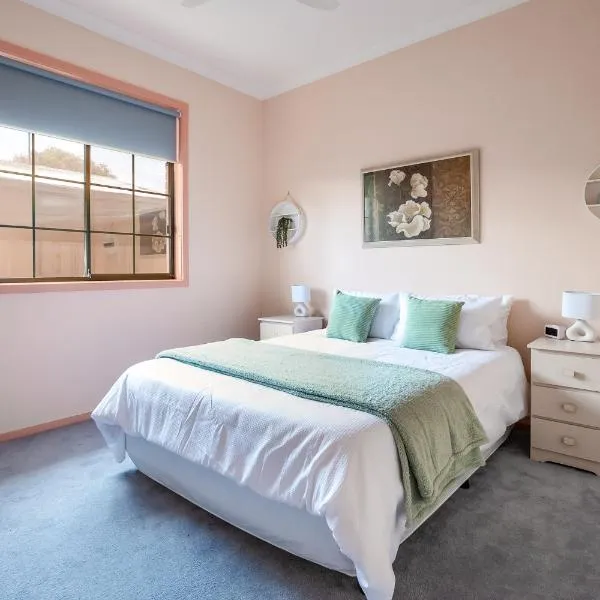 Family Beach House Near Barwon River & Beaches，位于巴旺赫兹的酒店