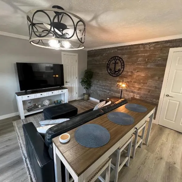 Downtown Waterfront Escape，位于桑达斯基的酒店