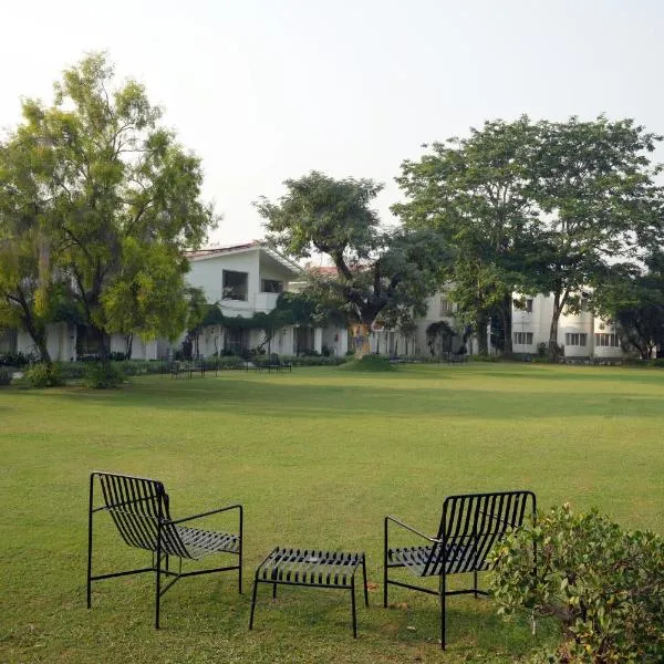 Best Western Resort Country Club，位于古尔冈的酒店