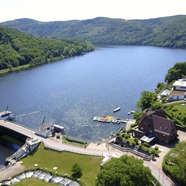 Green Seeblick Hotel am See，位于Obermaubach的酒店