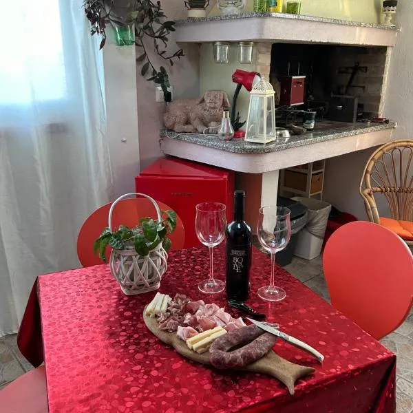 House Baby，位于Elmas的酒店