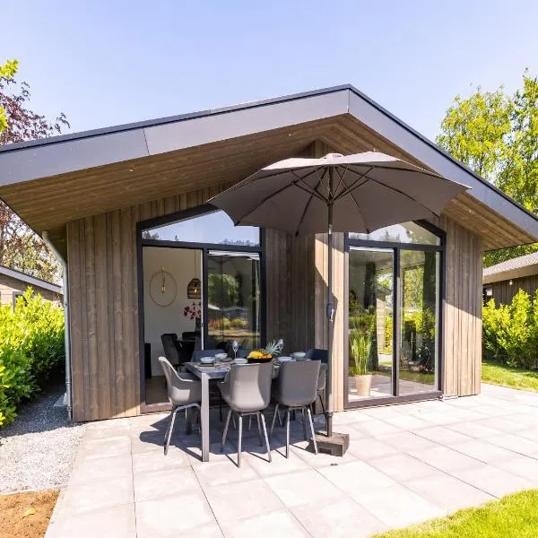 Chalet by Pond with Sauna，位于费尔德霍芬的酒店