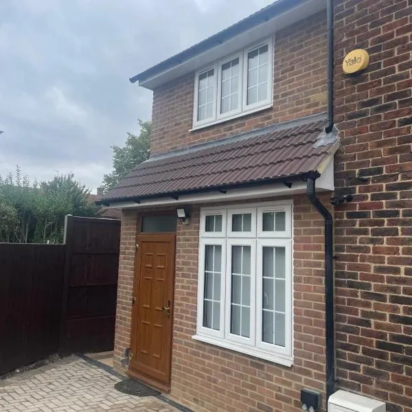 Cozy Studio Flat Romford, London，位于罗姆福特的酒店