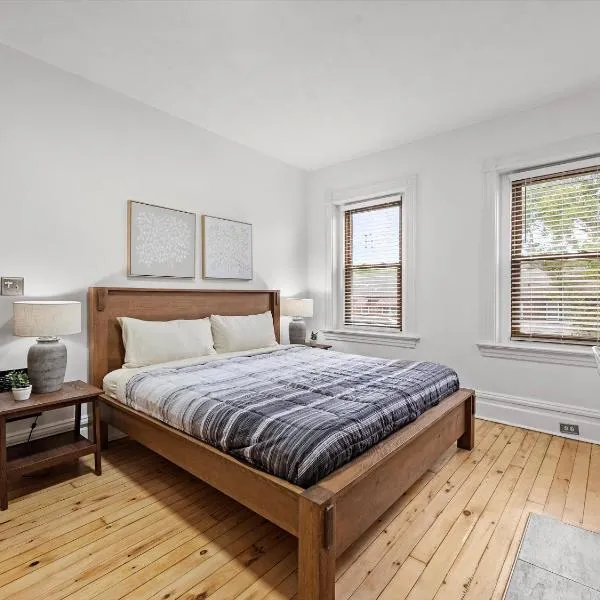 Oakland, Pittsburgh !C Bright and Stylish Private Bedroom with Shared Bathroom，位于匹兹堡的酒店