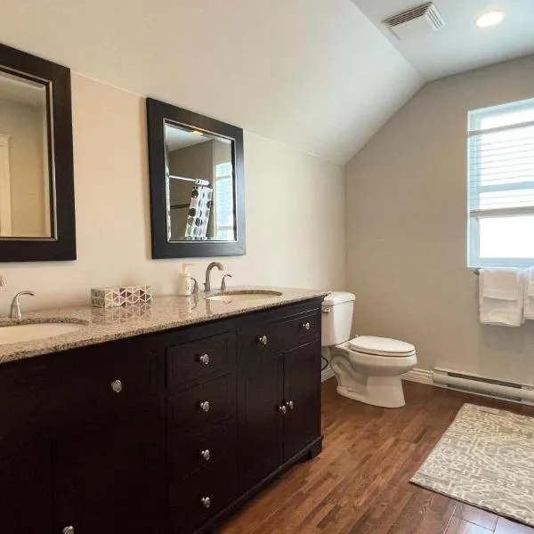 James house J&J Chilliwack，位于奇利瓦克的酒店